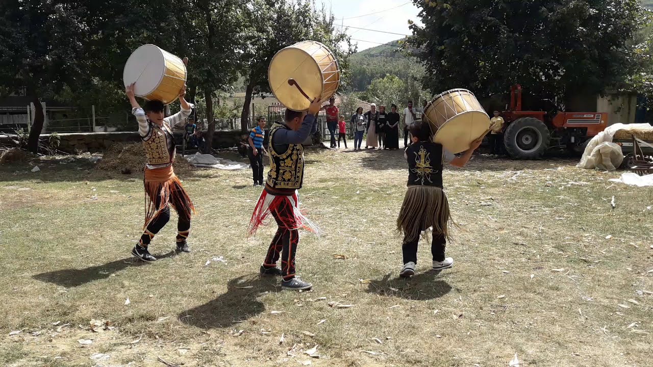Festival Kortejlerinde Davul Zurna